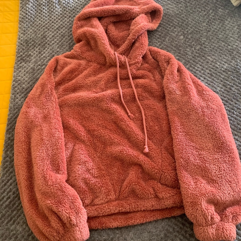 Billabong Fuzzy Hooded Pullover with Pockets .  Size Large. Rust Color.
